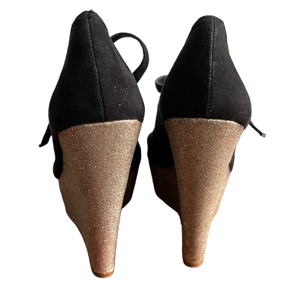 Steve Madden Black Open Toe with Shimmery Gold  Supper Hight Heels Wedges Size:7 - Picture 4 of 10